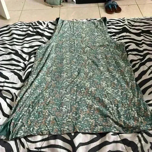 Green Floral Tank Top - Picture 2 of 3